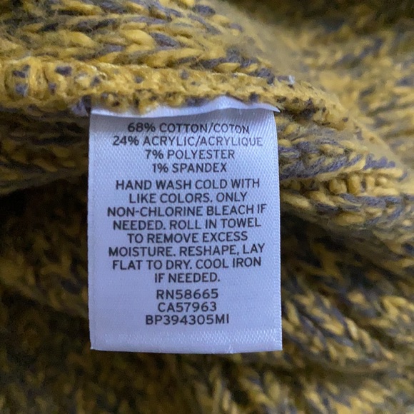 Beautiful yellow/ gray sweater. Size S - Picture 7 of 8